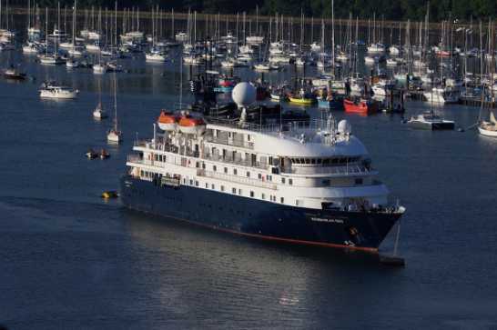 01 July 2021 - 19-45-55

--------------
Cruise ship Hebridean Sky departs Dartmouth